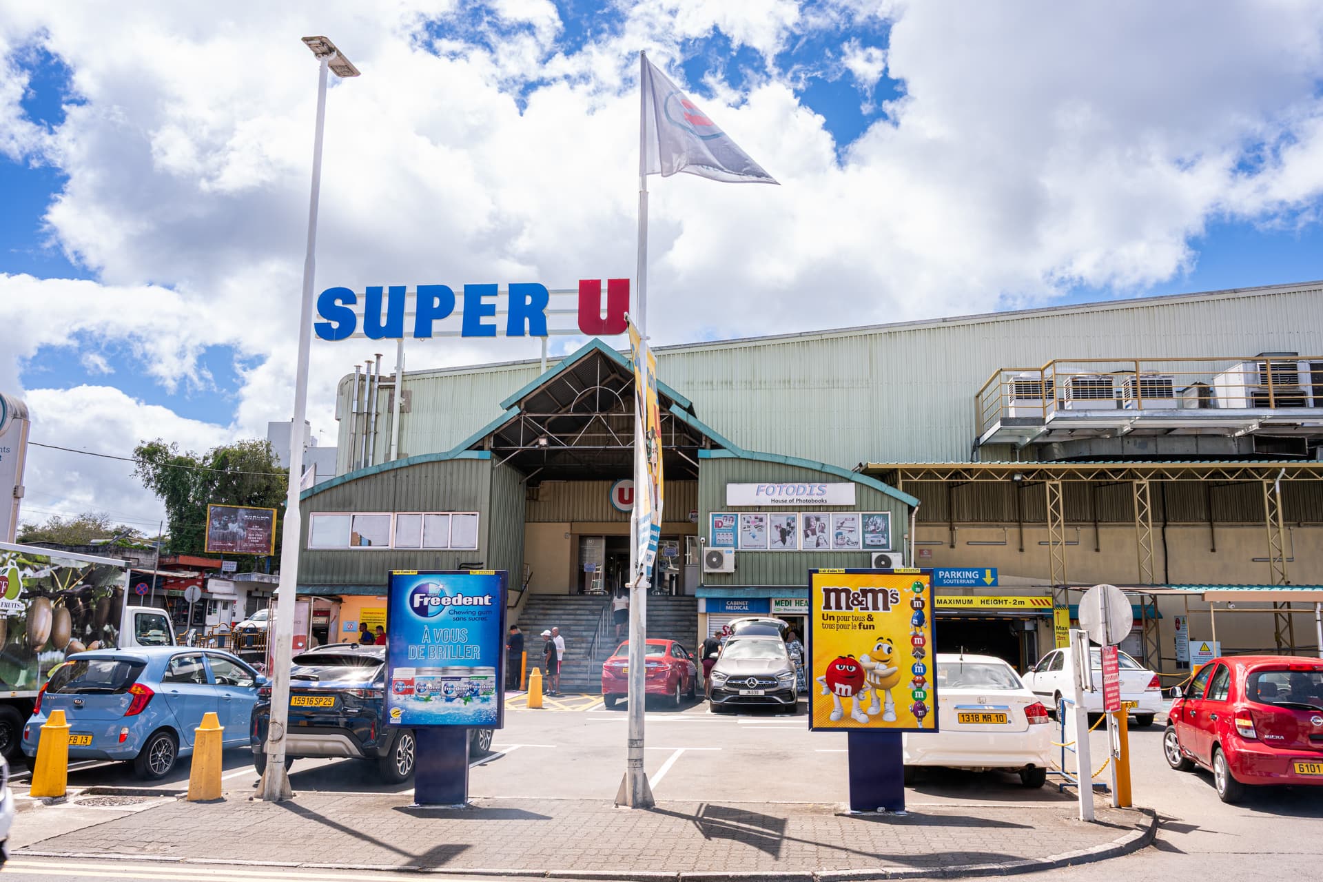 Supermarket Billboard Advertising - Project 2